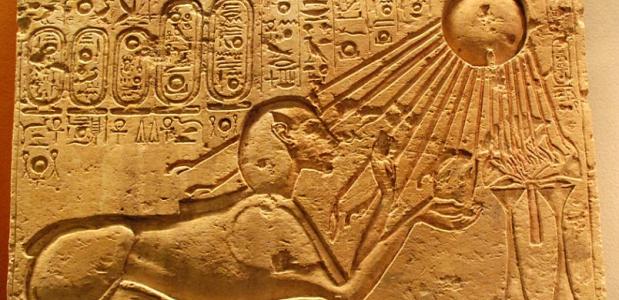 Achnaton sphinx religie monotheïsme Egypte