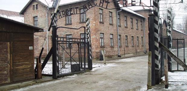 Auschwitz geopend vernietigingskamp
