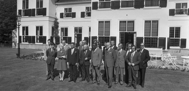 De eerste Ministerraadsvergadering van kabinet Den Uyl op het Catshuis, 1973. Bron: Nationaal Archief Anefo [2.24.01.05].