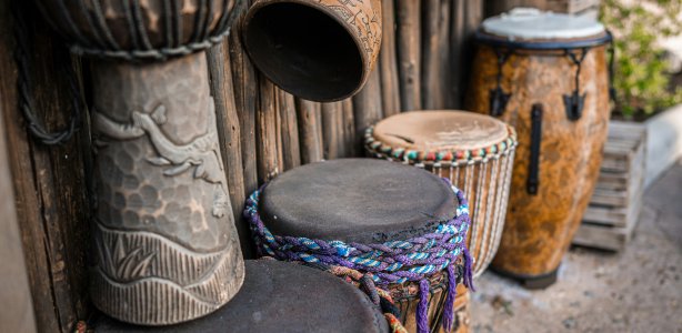 Foto door Sean Nufer, via unsplash.com De geschiedenis van de djembé