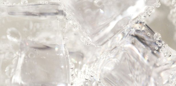 Eeuwenlang was ijs een van de belangrijkste manieren om koel te blijven. Foto Giorgio Trovato via Unsplash verkoeling verleden