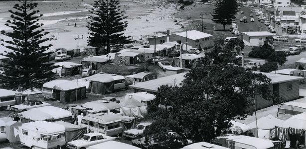 Een camping vol caravans in 1968 (Wikimedia Commons)