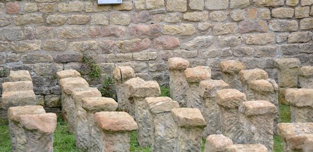Pijlers van een hypocaustum, in een Romeinse villa in Chedworth. 