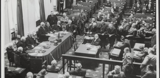 Het kabinet Colijn V wordt voorgesteld aan de Tweede Kamer. Foto: Rijksvoorlichtingsdienst (RVD) kortst zittende kabinet