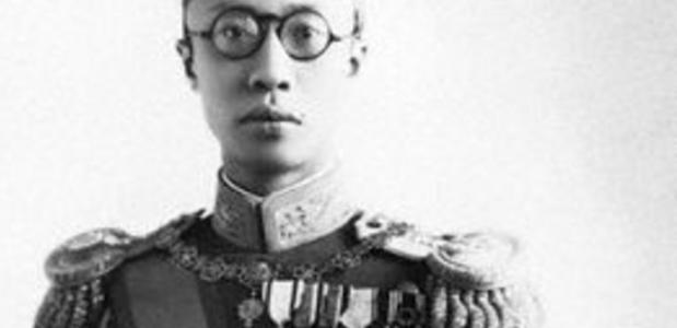 Keizer Puyi in uniform tijdens zijn regering van Mantsjoerije