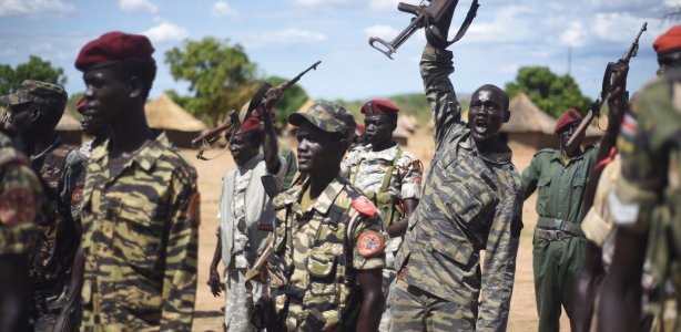 Soldaten van het staatsleger van Soedan Bron: Jason Patinkin (VOA), Public domain, via Wikimedia Commons Soldaten van het staatsleger van Soedan