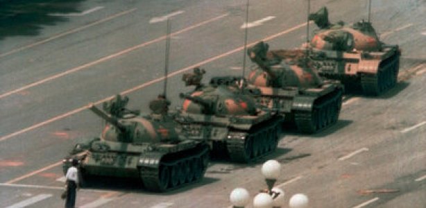 'tank man' de foto van de man maakte het protest wereldberoemd via wikimedia commons 'tank man'