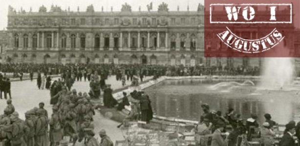 Soldaten bij het paleis van Versailles, 1919. Soldaten bij het paleis van Versailles, 1919.