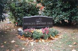 America's Unknown Child grave, via Americasunknownchild.net