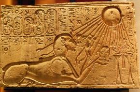 Achnaton sphinx religie monotheïsme Egypte