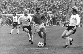 Johan Cruijff in de WK-finale van 1974 (Wikimedia Commons)
