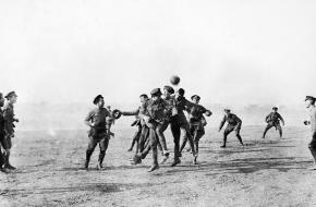 Kerstvrede 1914 kerstbestanden voetbal voetbalwedstrijd eerste wereldoorlog