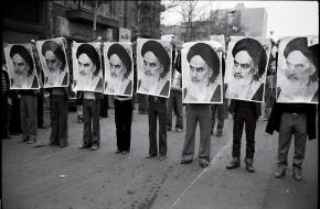 Aanhangers van de religieuze leider Khomeini tijdens de Iraanse Revolutie.