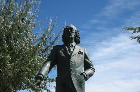 Standbeeld van Salvador Dali in Cadaqués, Spanje