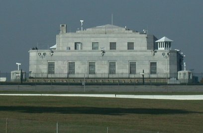 Fort Knox is een van de bekendste kluisgebouwen ter wereld. Cliff, CC BY 2.0 , via Wikimedia Commons fort knox