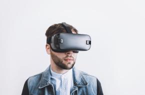 Virtual Reality wordt steeds populairder, maar de eerste VR machine, de Sensorama, bestond al in de jaren 60