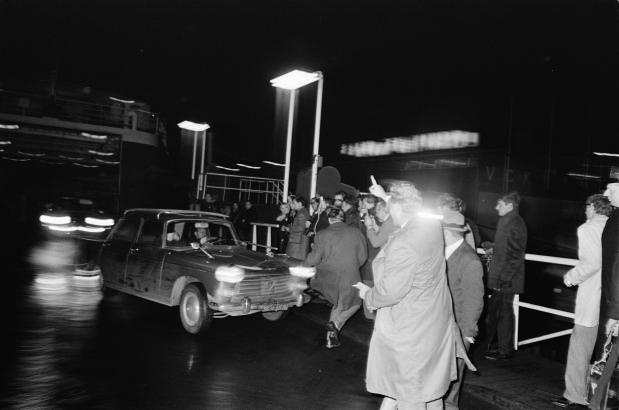 Roma rijdt met een auto in op journalisten, 11 november 1969