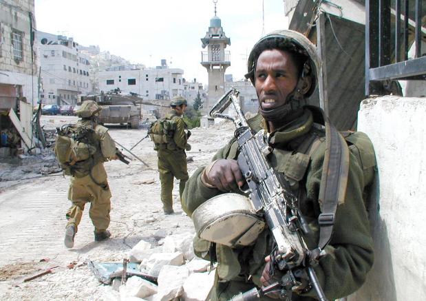 Israëlische troepen tijdens de Tweede Intifada.