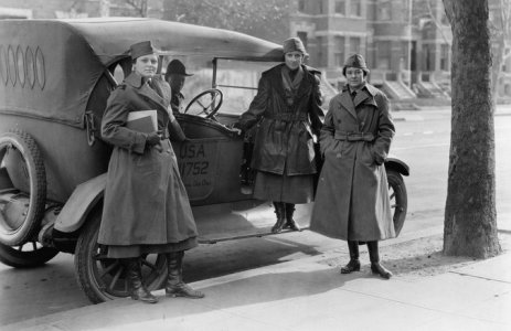 De geschiedenis van de trenchcoat | IsGeschiedenis De geschiedenis van de trenchcoat | IsGeschiedenis