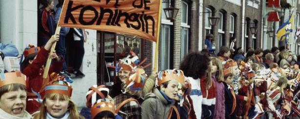 Koninginnedag in Harlingen, Friesland 1982.