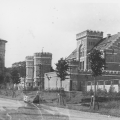 De Cellulaire Gevangenis (nu Van Mesdagkliniek) aan de Hereweg in Groningen. Bron: Johannes Gerhardus Kramer (1845-1903), Public domain, via Wikimedia Commons Psychiatrische inrichting