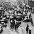 De straat Kungsgatan in de Zweedse hoofdstad Stockholm waar vanaf dit moment alleen nog maar rechts gereden mocht worden