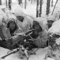 Winteroorlog Finse soldaten met machinegeweer